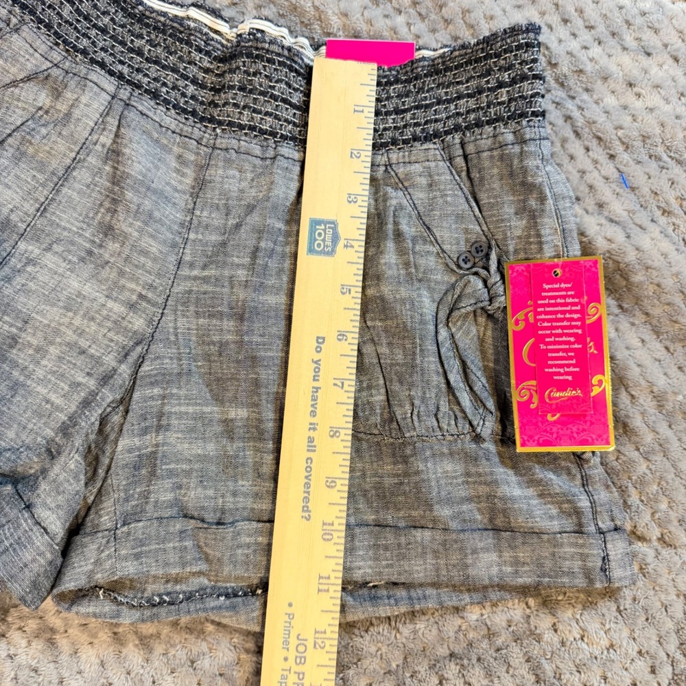 Candies Womens Smocked Waist Shorts Blue Chambray Side Tie CC41C04D Size 7 NWT - Picture 2 of 9